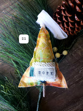 Load image into Gallery viewer, Christmas Tree Ornament no.21 HOPE
